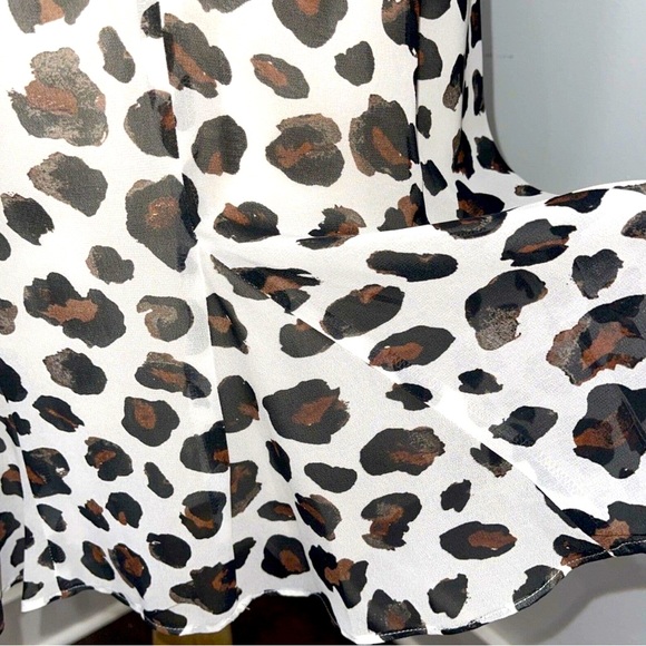 Kate Young Lined White Leopard Print
Sleeveless Dress, Women's Size 6 Ruffled - Picture 8 of 13